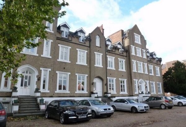 2 Bedroom Flat - Upton Park, Slough