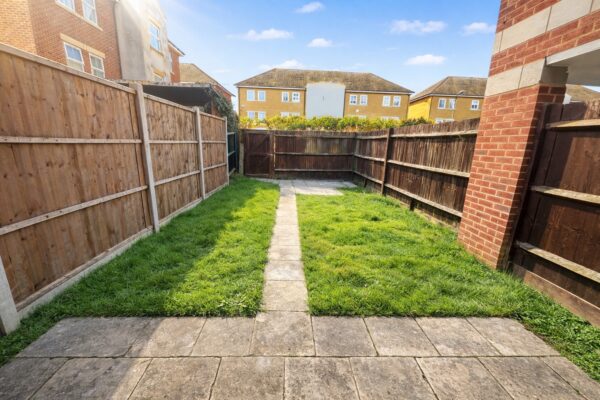 3 Bed Townhouse - London Road, Langley