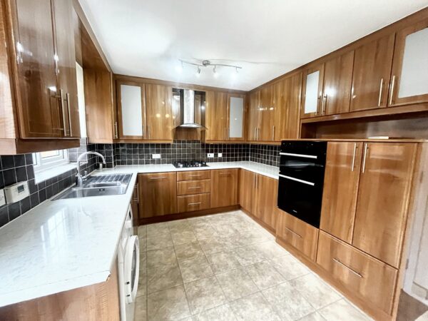 3 Bed House - Coe Spur, Slough