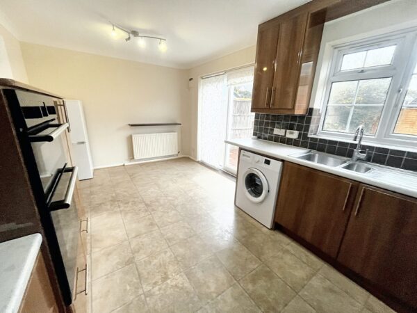 3 Bed House - Coe Spur, Slough