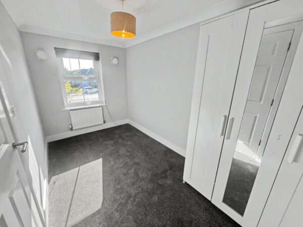 3 Bed Townhouse - London Road, Langley
