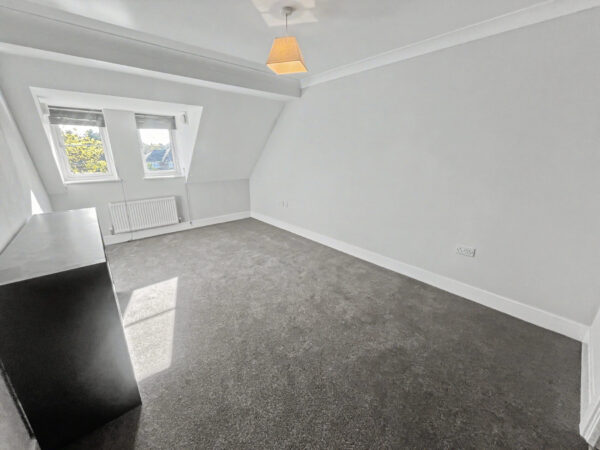 3 Bed Townhouse - London Road, Langley