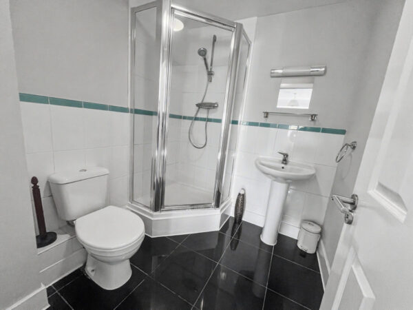 3 Bed Townhouse - London Road, Langley