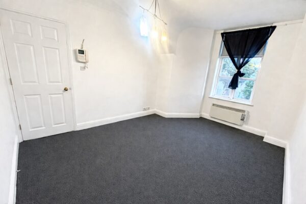 2 Bedroom Flat - Upton Park, Slough