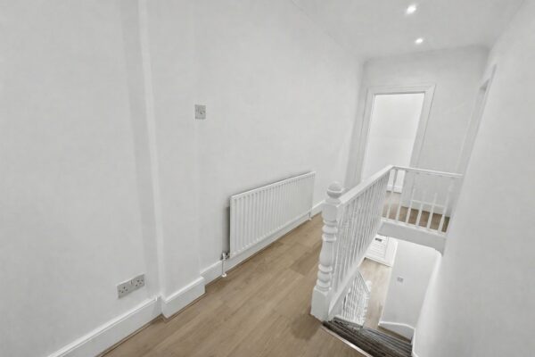 2 Bedroom 1st Floor Maisonette - Wellesley Road, Slough