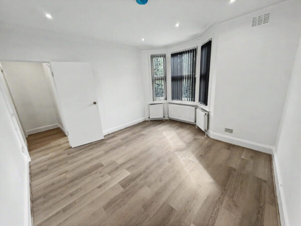 2 Bedroom 1st Floor Maisonette - Wellesley Road, Slough