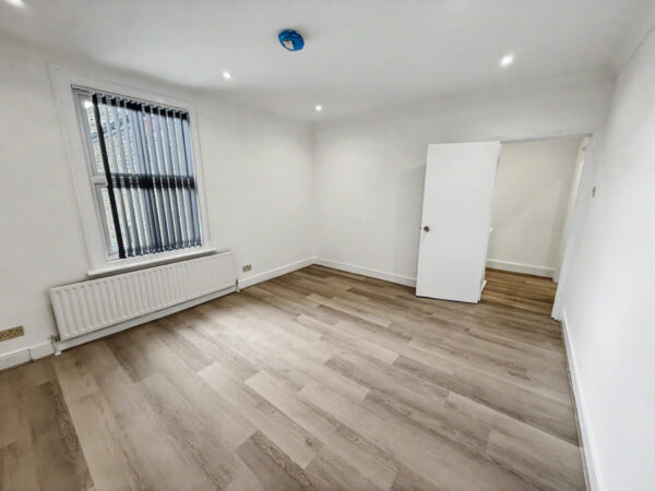 2 Bedroom 1st Floor Maisonette - Wellesley Road, Slough