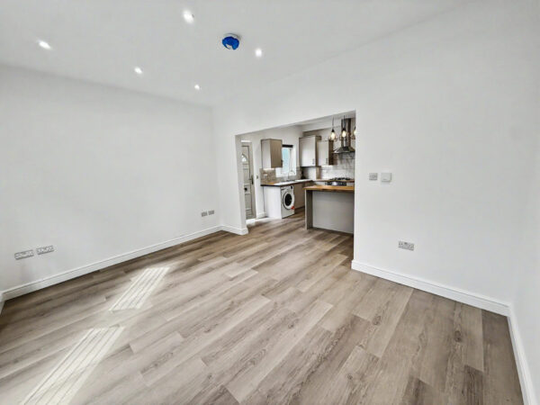 2 Bed Maisonette - Wellesley Road, Slough