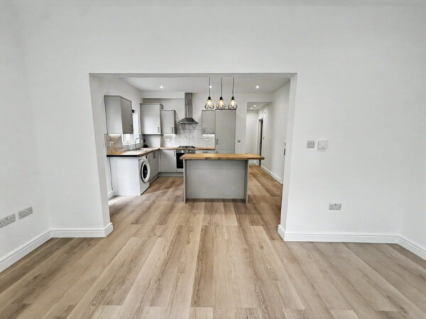 2 Bed Maisonette - Wellesley Road, Slough