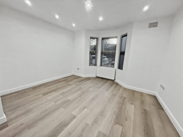 2 Bed Maionette - Wellesley Road, Slough