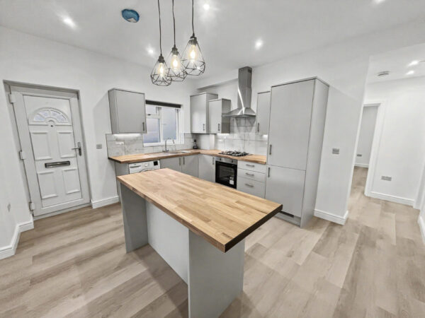 2 Bed Maionette - Wellesley Road, Slough