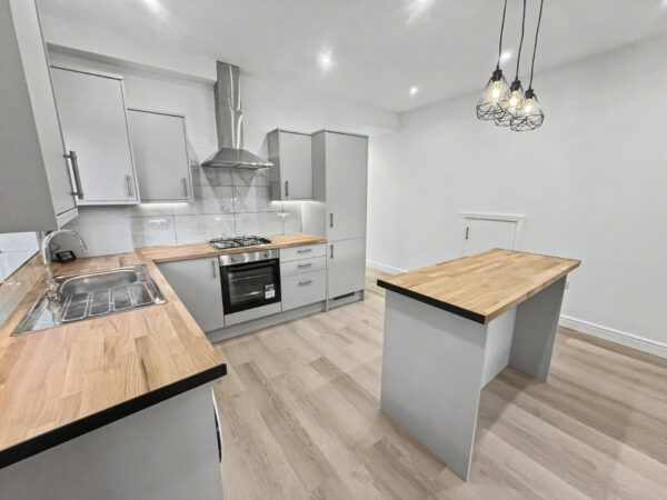 2 Bed Maionette - Wellesley Road, Slough