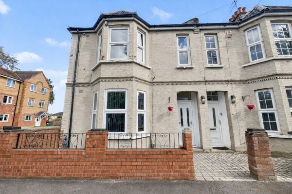 2 Bedroom 1st Floor Maisonette - Wellesley Road, Slough