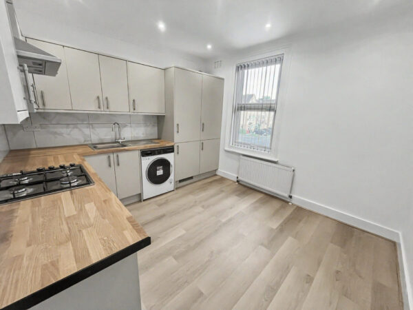 2 Bedroom 1st Floor Maisonette - Wellesley Road, Slough