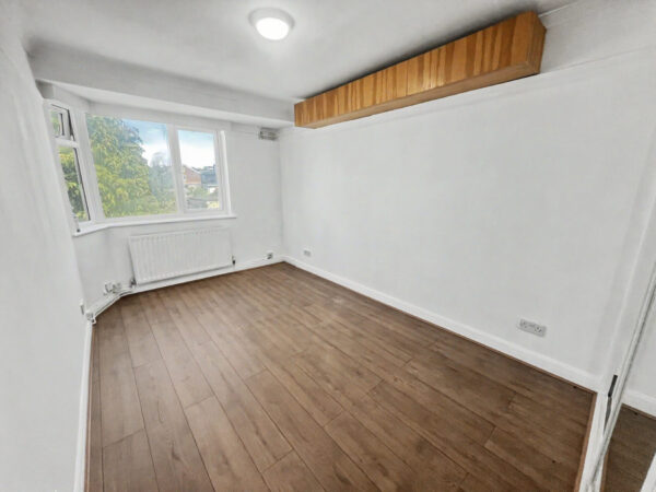 2 Bed 1st Floor Maisonette - Albert Close, Slough