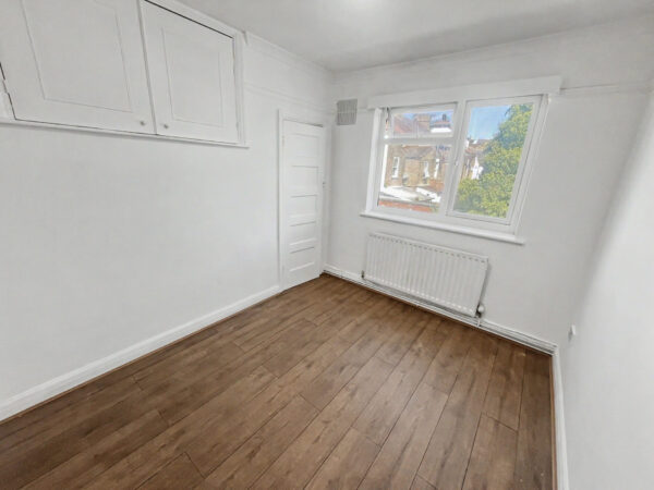 2 Bed 1st Floor Maisonette - Albert Close, Slough