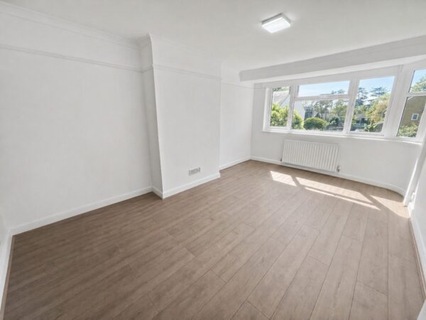 2 Bed 1st Floor Maisonette - Albert Close, Slough