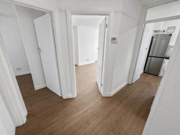 2 Bed 1st Floor Maisonette - Albert Close, Slough