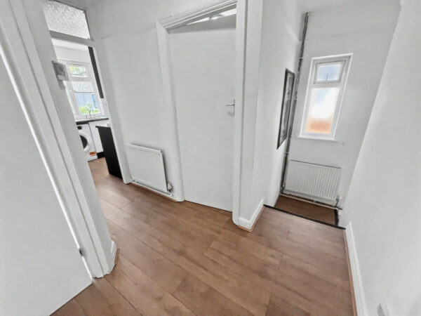 2 Bed 1st Floor Maisonette - Albert Close, Slough