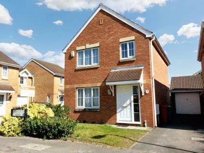 3 Bedroom Detached House - Stornaway Road, Langley