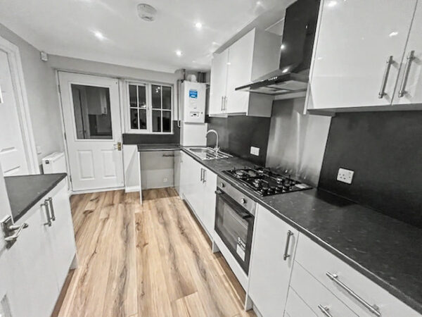 3 Bedroom Detached House - Stornaway Road, Langley