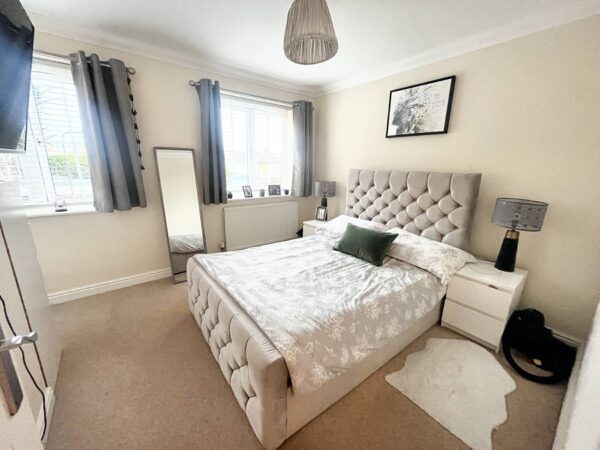 2 Bed 2 Bath Flat - Hayling Close, Slough