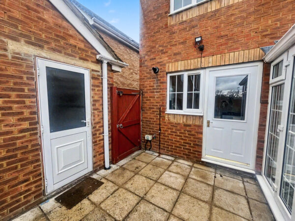 3 Bedroom Detached House - Stornaway Road, Langley