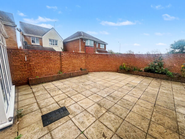 3 Bedroom Detached House - Stornaway Road, Langley
