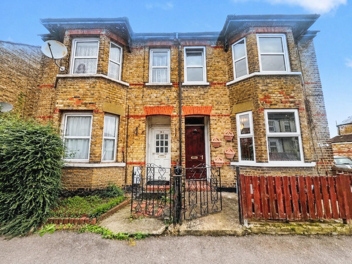 1 Bedroom Maisonette - Diamond Road, Slough