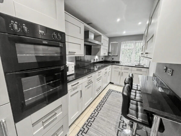 3 Bed Split-Level Flat - Yew Tree Road, Slough