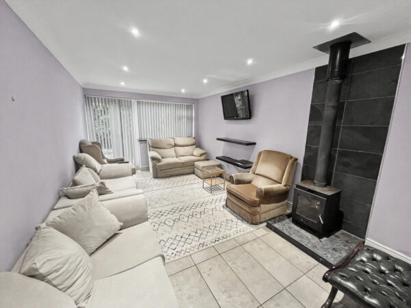 3 Bed Split-Level Flat - Yew Tree Road, Slough