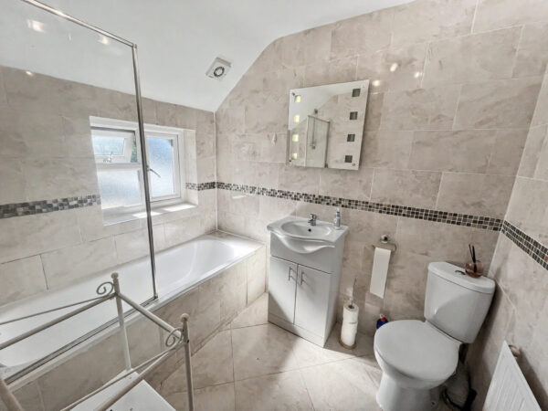 1 Bedroom Flat - York Avenue, Slough