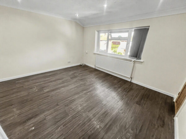 1 Bedroom Flat - York Avenue, Slough