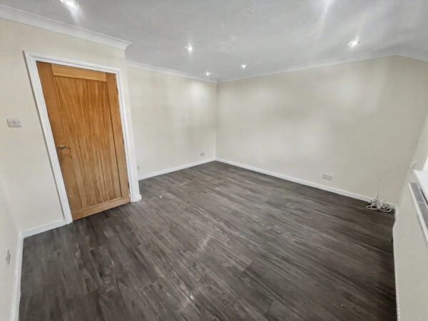 1 Bedroom Flat - York Avenue, Slough