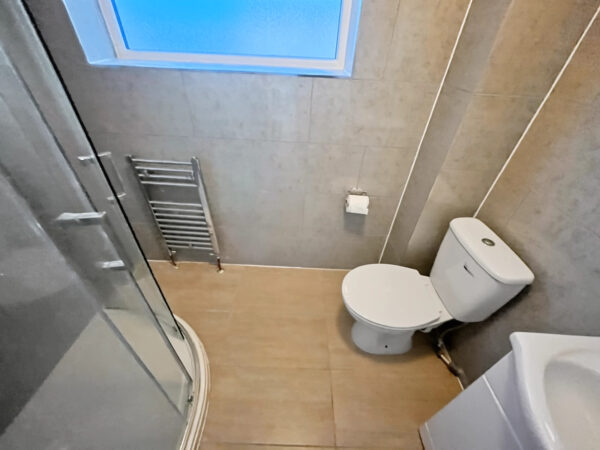 4 Bed House - Rowan Way, Slough