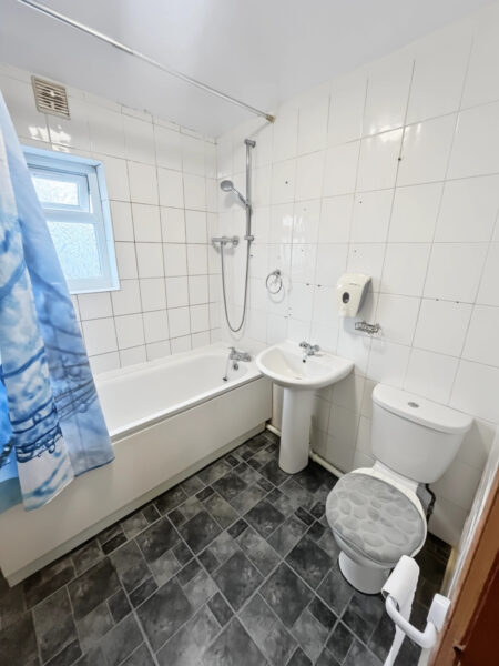 3 bedroom maisonette - Furnival Avenue, Slough