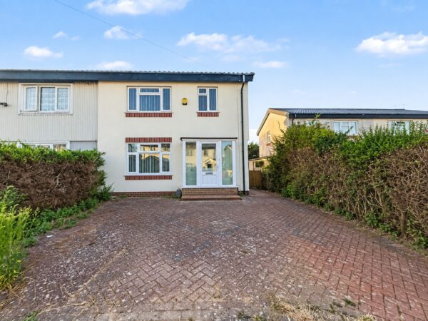 3 Bed House - Bowyer Drive, Slough