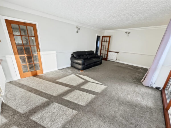 3 Bed Flat - West End Court, Stoke Poges