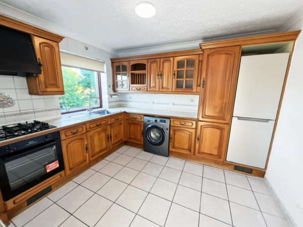 3 Bed Flat - West End Court, Stoke Poges