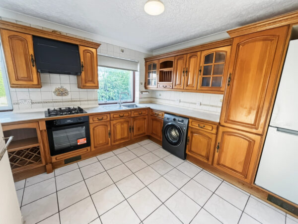 3 Bed Flat - West End Court, Stoke Poges