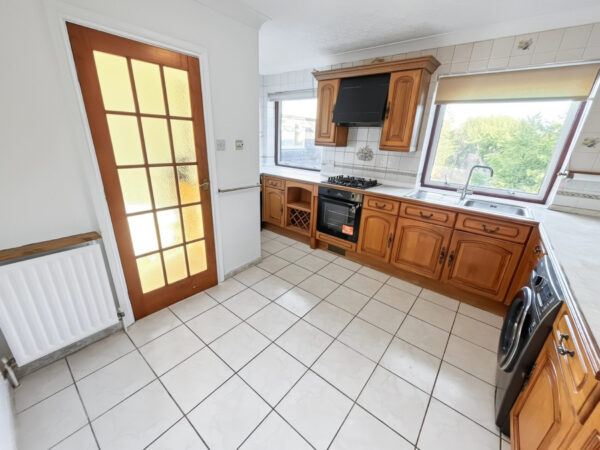 3 Bed Flat - West End Court, Stoke Poges