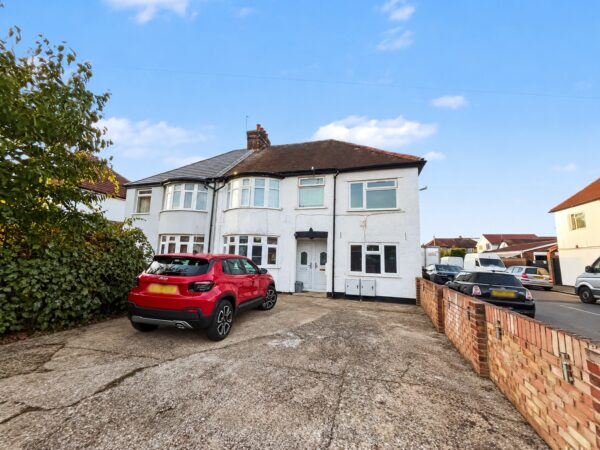3 bedroom maisonette - Furnival Avenue, Slough
