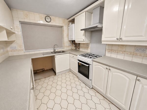 4 Bed House - Rowan Way, Slough