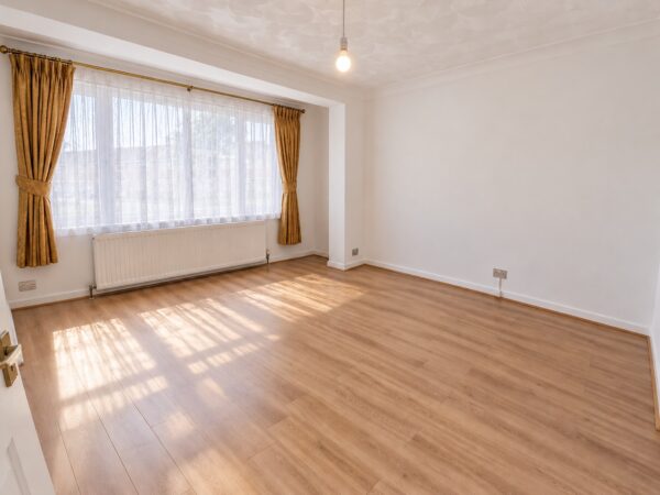 4 Bed House - Rowan Way, Slough
